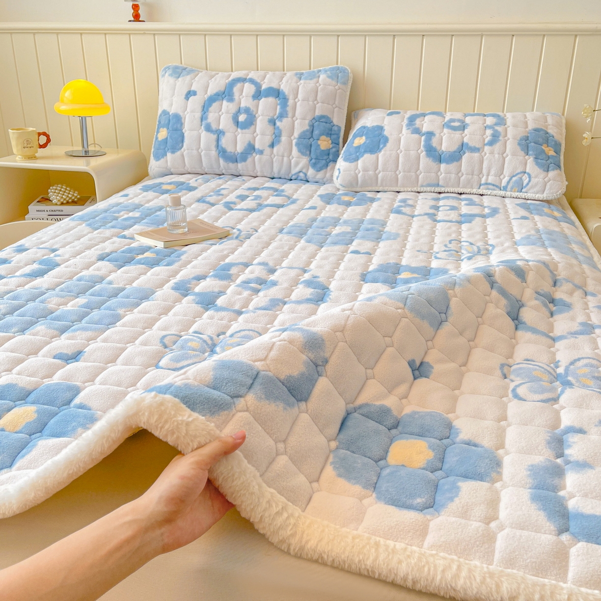 91家纺网 家纺一手货源 找家纺 （总）LIFE.丽芙 2025秋冬新款牛奶绒加厚夹棉床垫床护垫单件印花卡通小清新床褥床垫子三件套