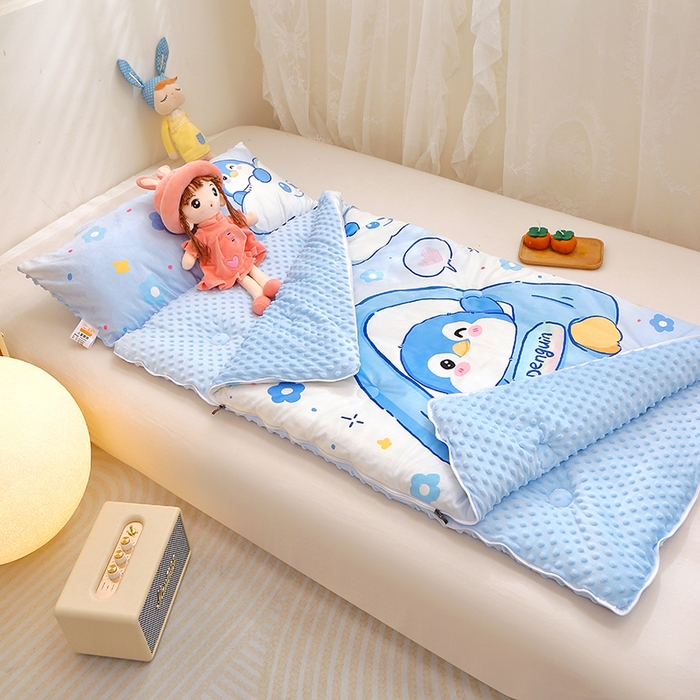 91家纺网 家纺一手货源 找家纺 八零年代 2025新款秋冬加厚豆豆绒儿童一体睡袋宝宝绒防踢被 顽皮企鹅