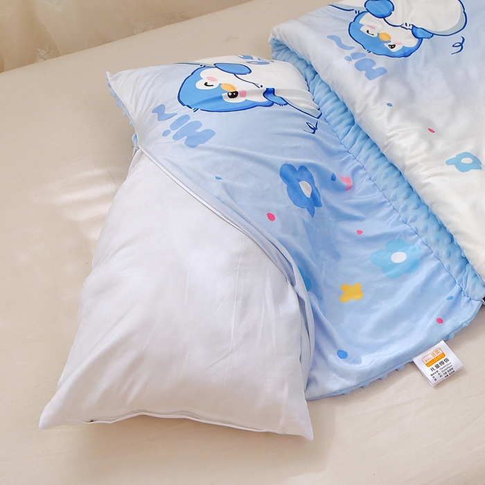 91家纺网 家纺一手货源 找家纺 八零年代 2025新款秋冬加厚豆豆绒儿童一体睡袋宝宝绒防踢被 顽皮企鹅