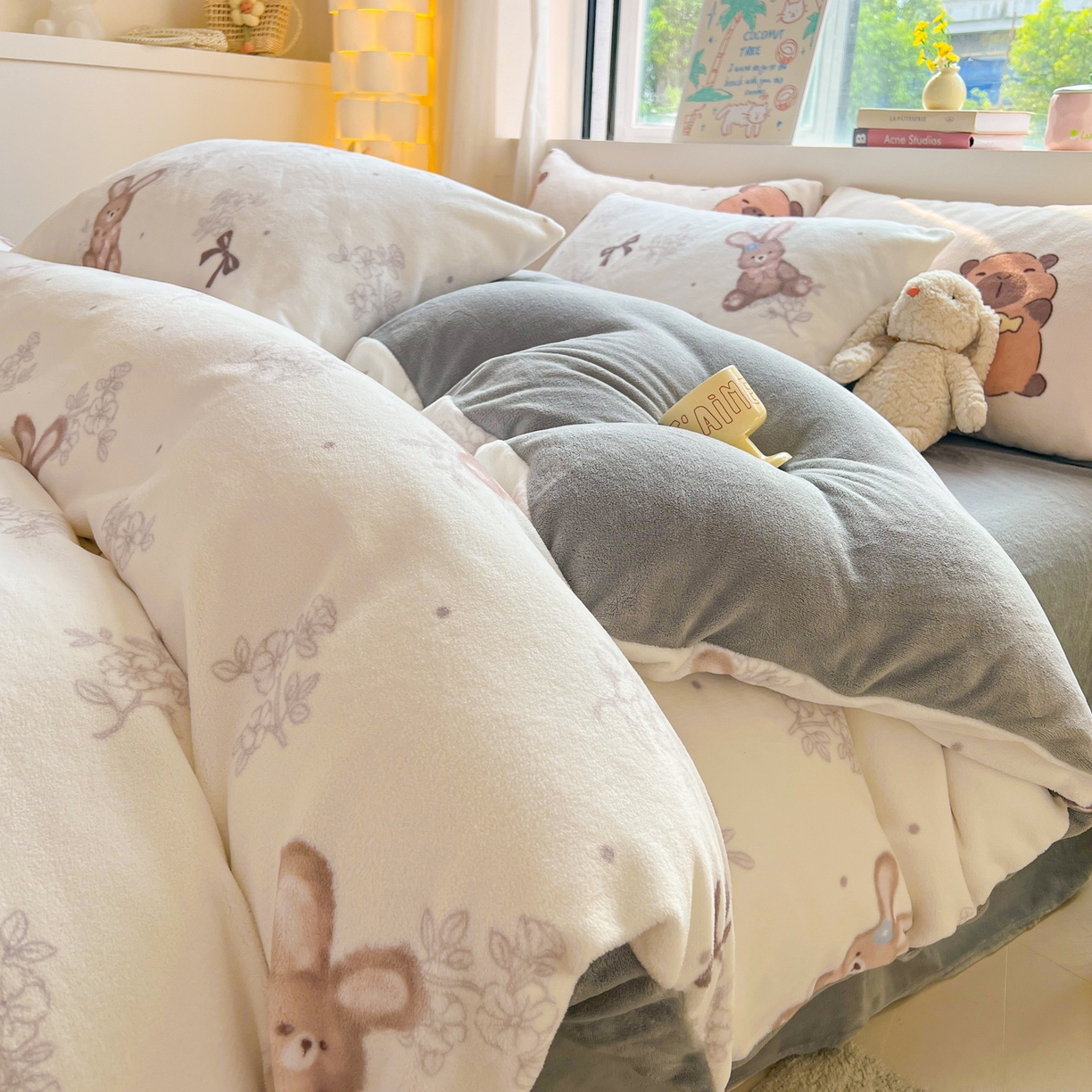 91家纺网 家纺一手货源 找家纺 LIFE.丽芙 2025秋冬新款A类牛奶绒加厚保暖单被套 花环小兔