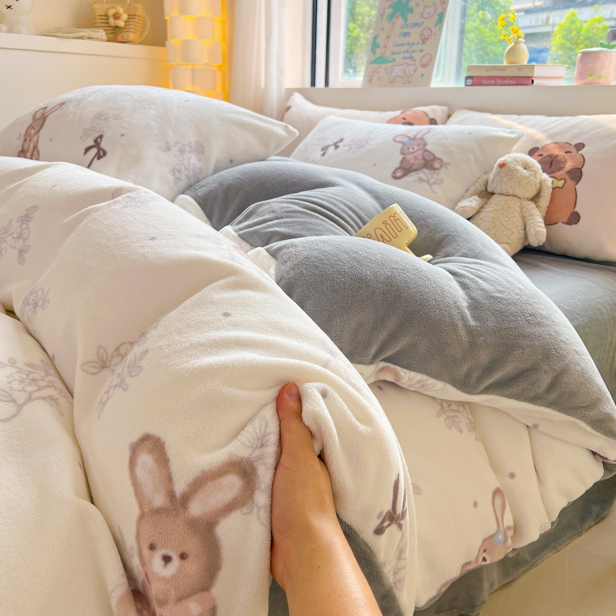 91家纺网 家纺一手货源 找家纺 LIFE.丽芙 2025秋冬新款A类牛奶绒加厚保暖单被套 花环小兔