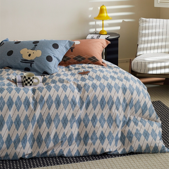 91家纺网 家纺一手货源 找家纺 由丽2025新款卡通磨毛印花四件套（控价券后不低于小号190，标准210，加大225） 菱形熊-蓝