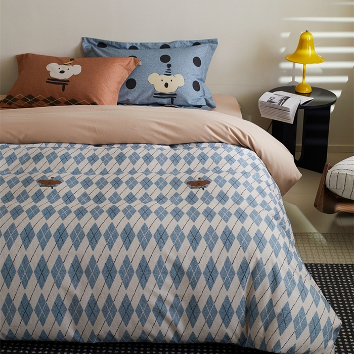 91家纺网 家纺一手货源 找家纺 由丽2025新款卡通磨毛印花四件套（控价券后不低于小号190，标准210，加大225） 菱形熊-蓝