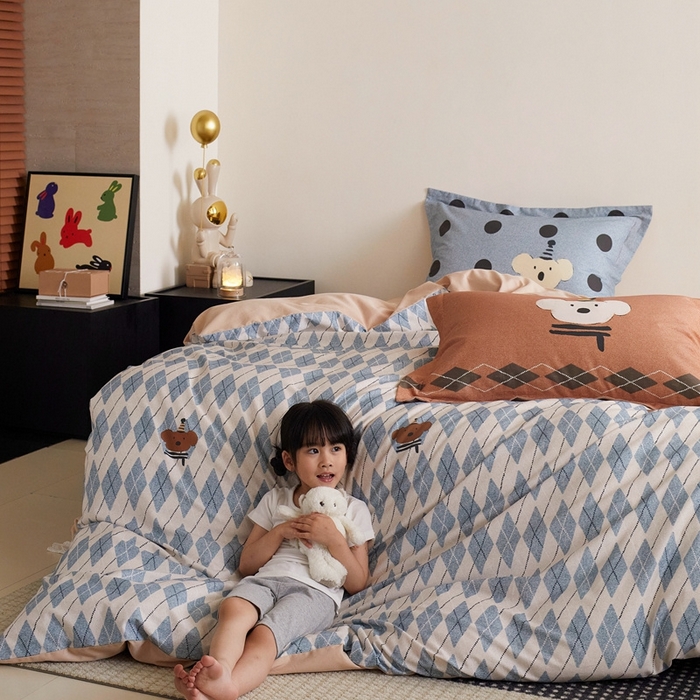 91家纺网 家纺一手货源 找家纺 由丽2025新款卡通磨毛印花四件套（控价券后不低于小号190，标准210，加大225） 菱形熊-蓝