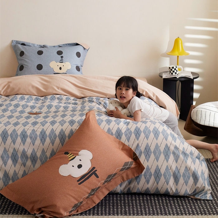 91家纺网 家纺一手货源 找家纺 由丽2025新款卡通磨毛印花四件套（控价券后不低于小号190，标准210，加大225） 菱形熊-蓝