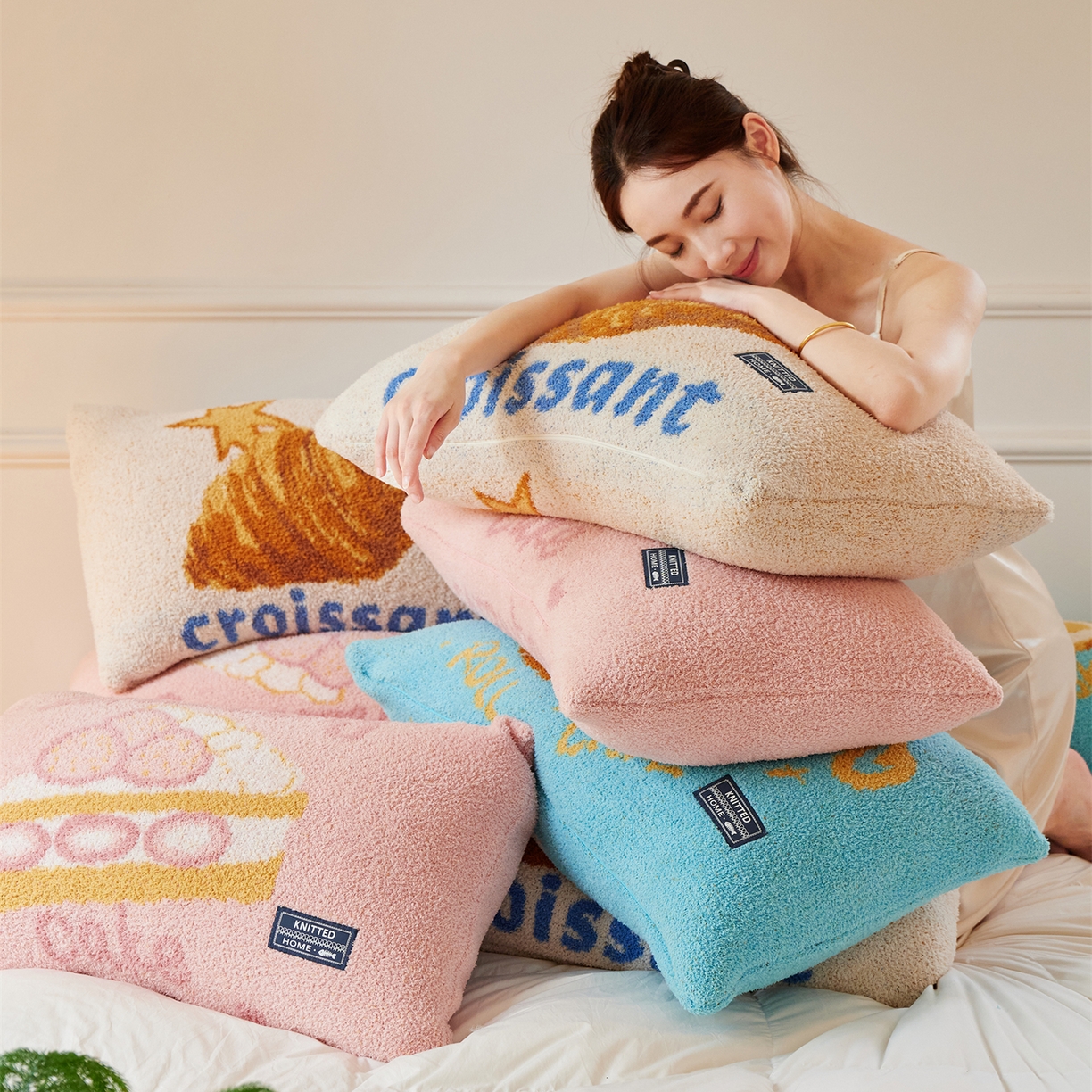 91家纺网 家纺一手货源 找家纺 （总）暖绵绵家纺 2025新款半边绒针织提花枕同款含芯抱枕-甜品点心系列