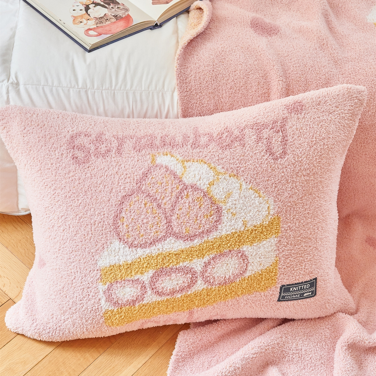 91家纺网 家纺一手货源 找家纺 （总）暖绵绵家纺 2025新款半边绒针织提花枕同款含芯抱枕-甜品点心系列