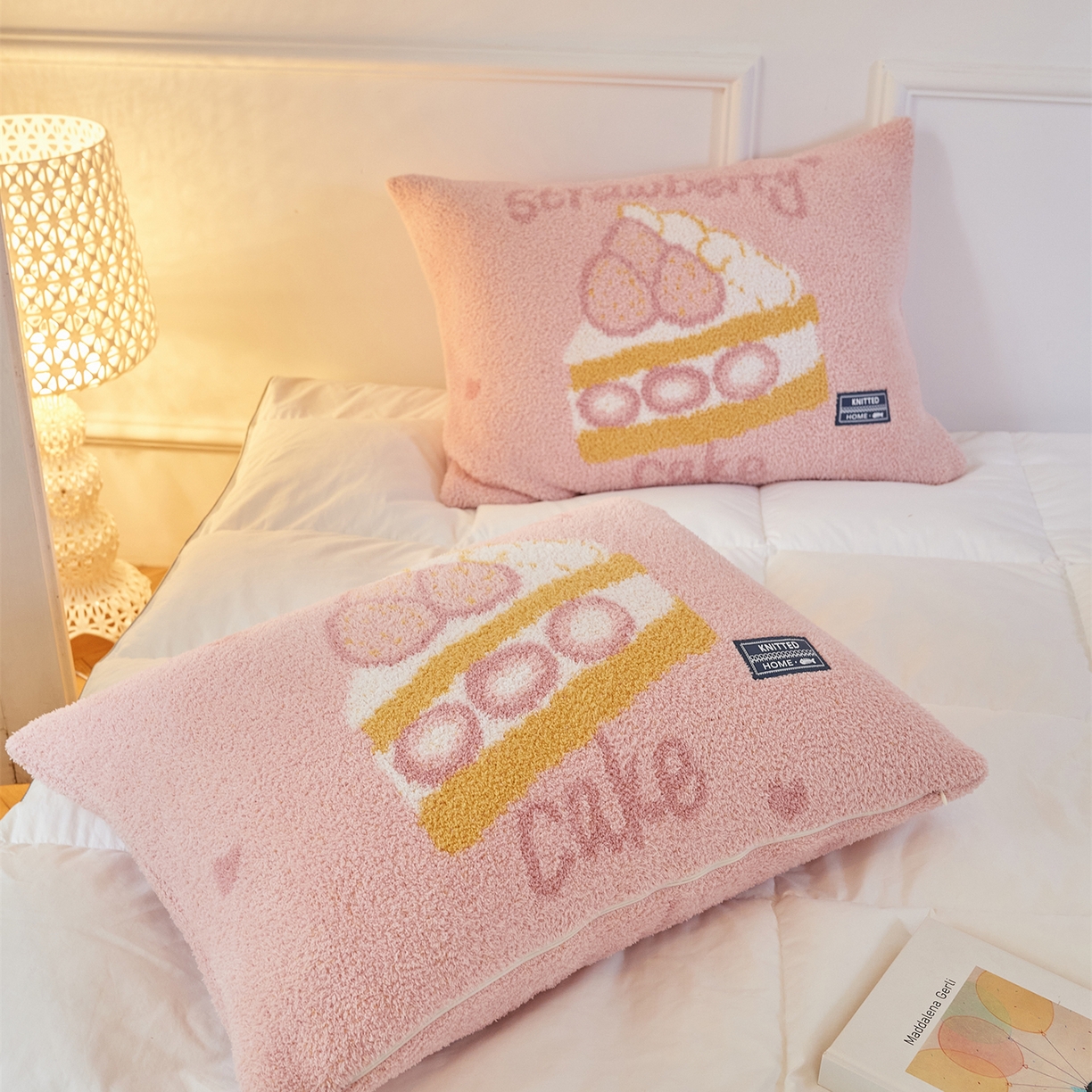 91家纺网 家纺一手货源 找家纺 暖绵绵家纺 2025新款半边绒针织提花枕同款含芯抱枕-甜品点心系列 甜品点心-恰贝塔同款含芯枕