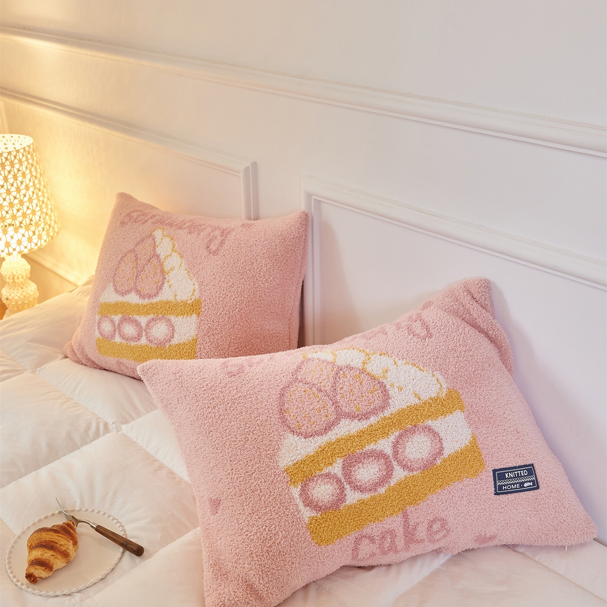 91家纺网 家纺一手货源 找家纺 暖绵绵家纺 2025新款半边绒针织提花枕同款含芯抱枕-甜品点心系列 甜品点心-恰贝塔同款含芯枕