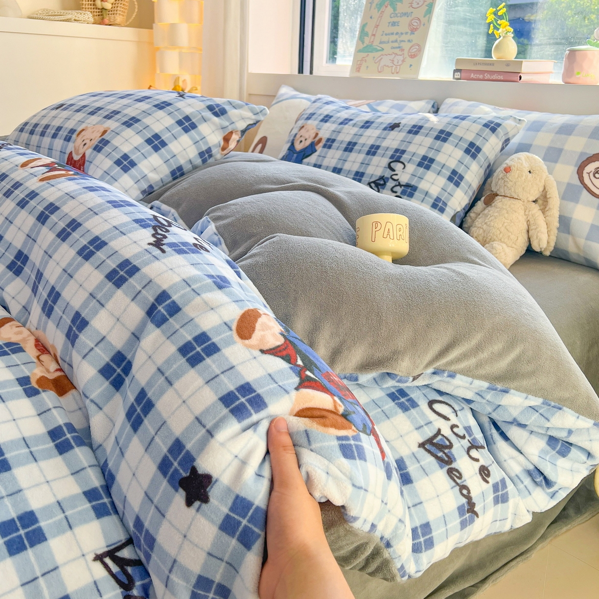 91家纺网 家纺一手货源 找家纺 LIFE.丽芙 2025秋冬新款A类牛奶绒加厚保暖单被套 冬日小熊