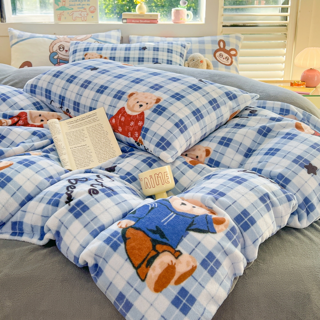 91家纺网 家纺一手货源 找家纺 LIFE.丽芙 2025秋冬新款A类牛奶绒加厚保暖单被套 冬日小熊