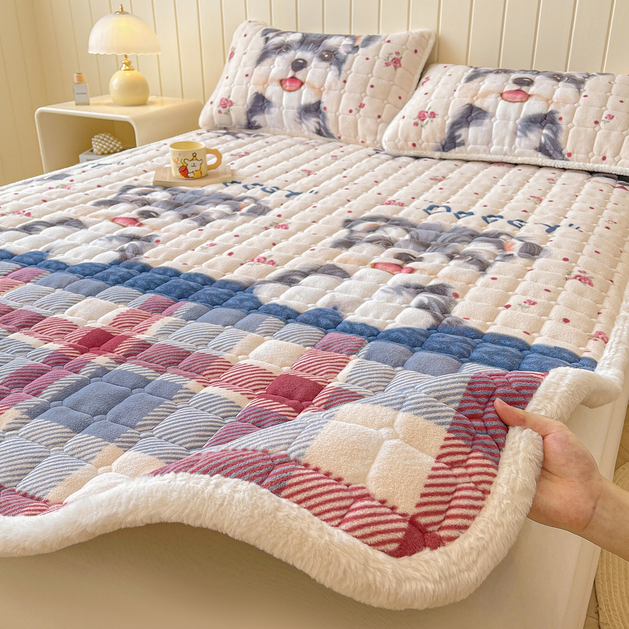 91家纺网 家纺一手货源 找家纺 LIFE.丽芙 2025秋冬新款牛奶绒加厚夹棉床垫床护垫单件印花卡通小清新床褥床垫子三件套 修狗