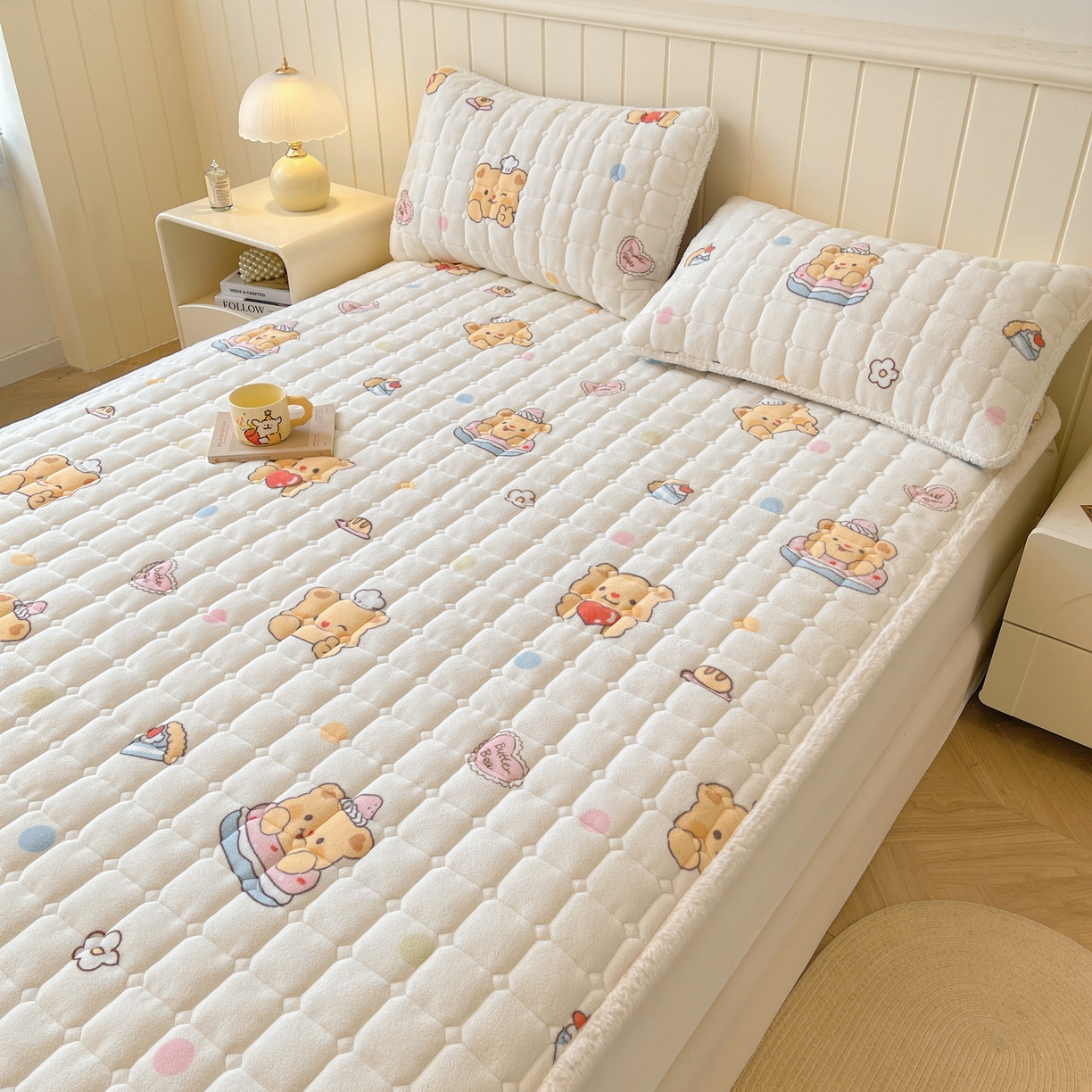 91家纺网 家纺一手货源 找家纺 LIFE.丽芙 2025秋冬新款牛奶绒加厚夹棉床垫床护垫单件印花卡通小清新床褥床垫子三件套 小熊包