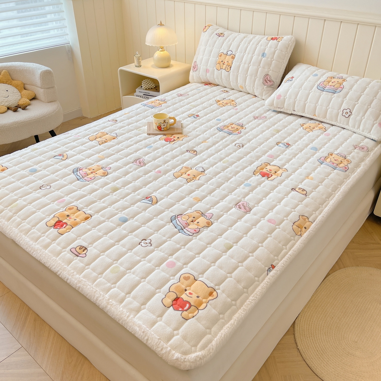 91家纺网 家纺一手货源 找家纺 LIFE.丽芙 2025秋冬新款牛奶绒加厚夹棉床垫床护垫单件印花卡通小清新床褥床垫子三件套 小熊包