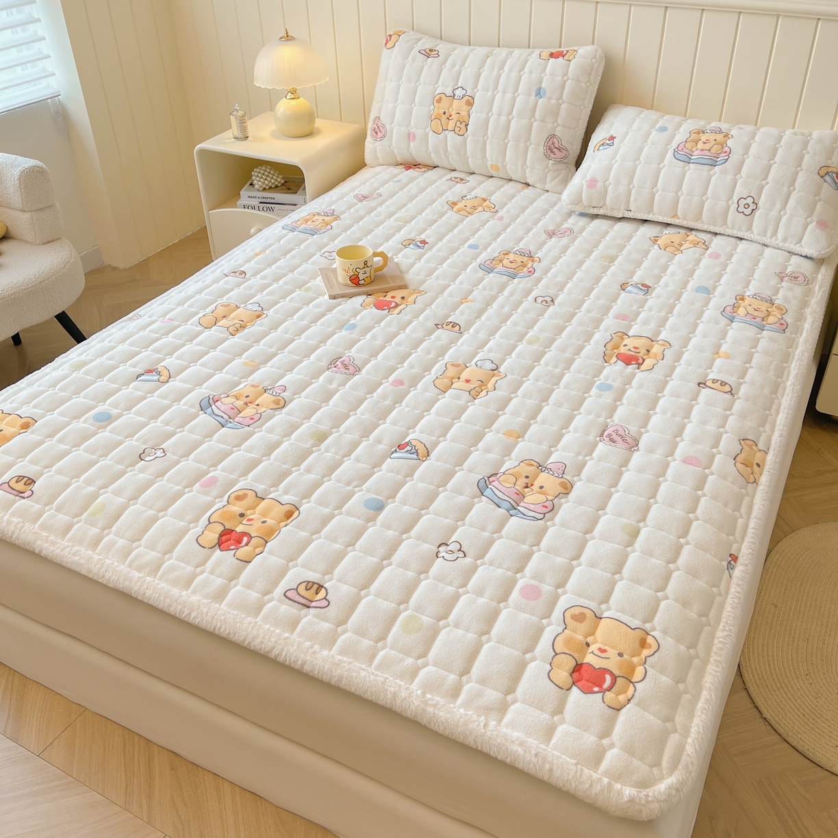 91家纺网 家纺一手货源 找家纺 LIFE.丽芙 2025秋冬新款牛奶绒加厚夹棉床垫床护垫单件印花卡通小清新床褥床垫子三件套 小熊包