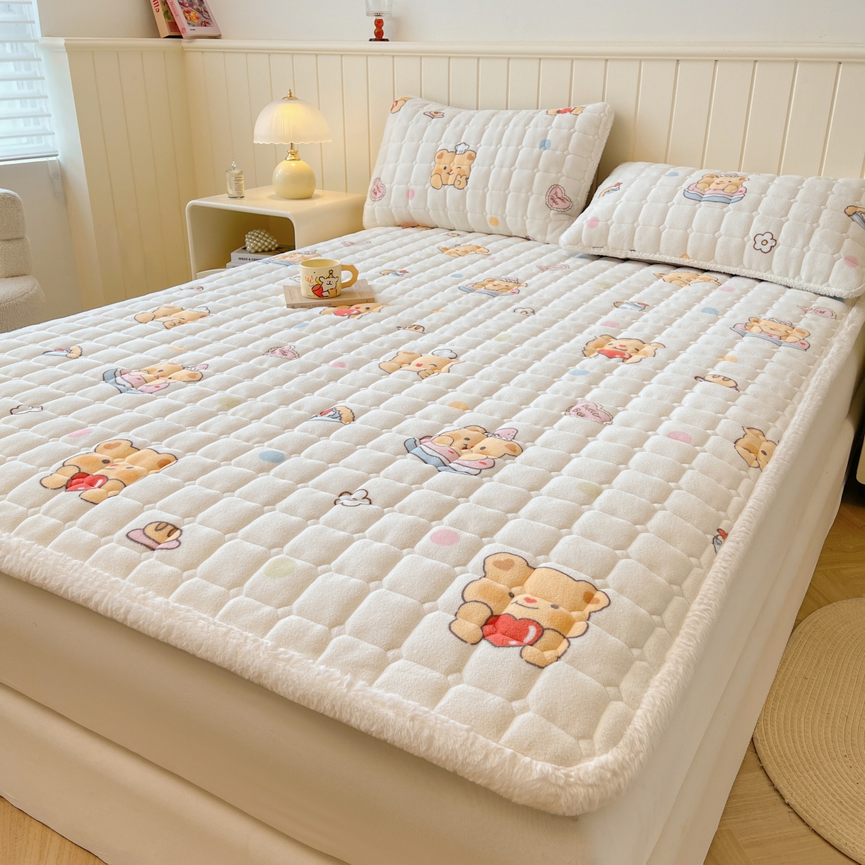 91家纺网 家纺一手货源 找家纺 LIFE.丽芙 2025秋冬新款牛奶绒加厚夹棉床垫床护垫单件印花卡通小清新床褥床垫子三件套 小熊包