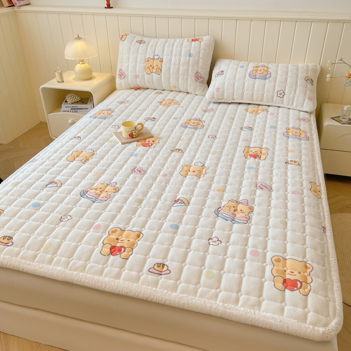 91家纺网 家纺一手货源 找家纺 LIFE.丽芙 2025秋冬新款牛奶绒加厚夹棉床垫床护垫单件印花卡通小清新床褥床垫子三件套 小熊包