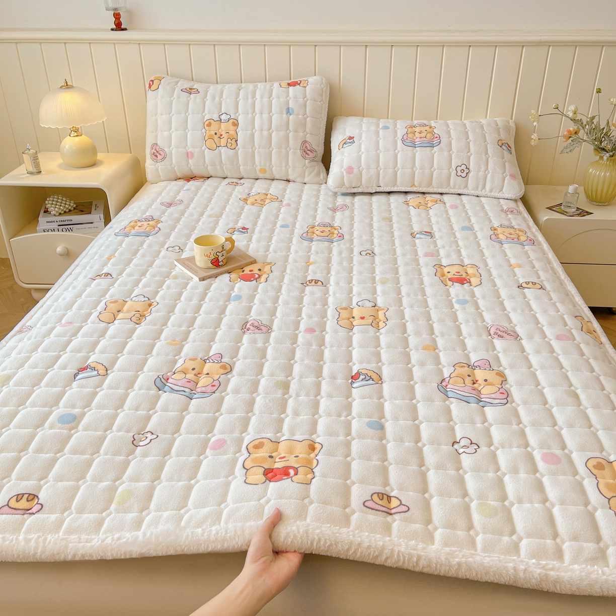 91家纺网 家纺一手货源 找家纺 LIFE.丽芙 2025秋冬新款牛奶绒加厚夹棉床垫床护垫单件印花卡通小清新床褥床垫子三件套 小熊包