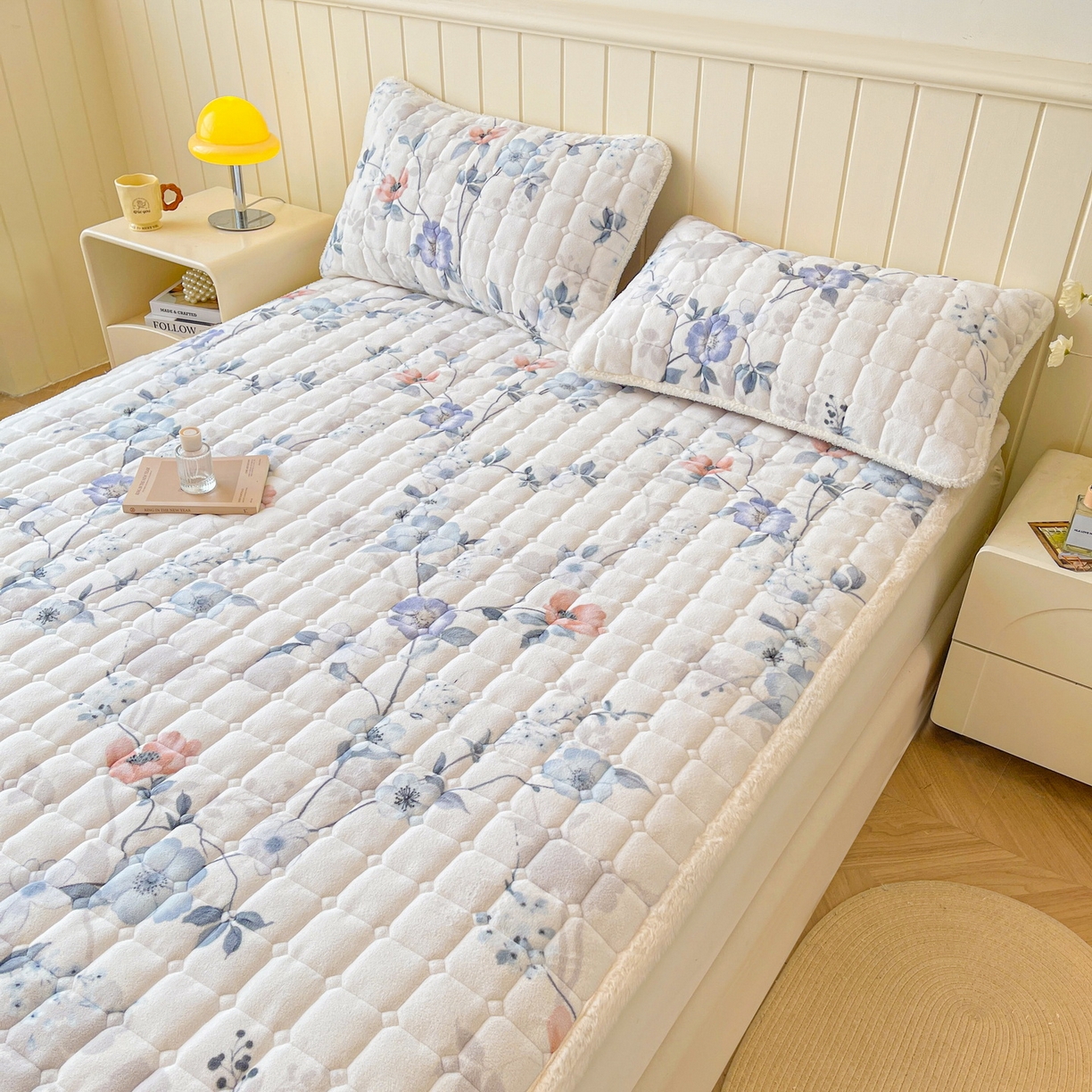 91家纺网 家纺一手货源 找家纺 LIFE.丽芙 2025秋冬新款牛奶绒加厚夹棉床垫床护垫单件印花卡通小清新床褥床垫子三件套 司藤