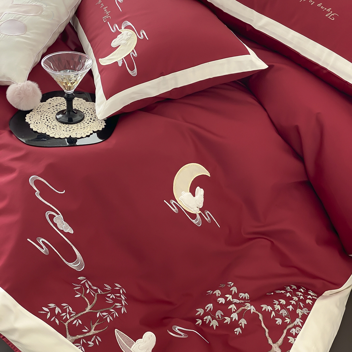 91家纺网 家纺一手货源 找家纺 MIU缪家居 2025新款100支全棉亲肤四件套-喜乐兔 喜乐兔-红