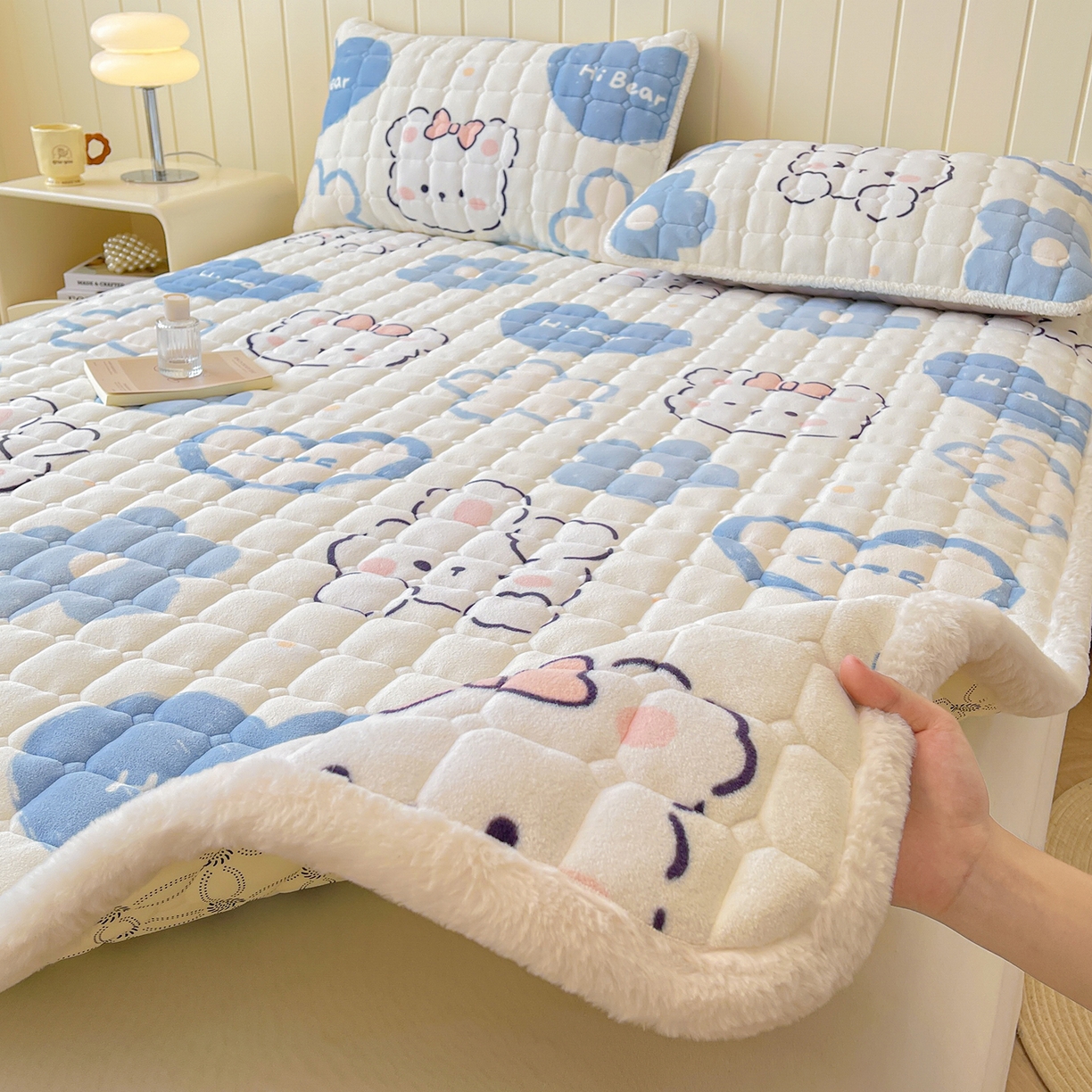 LIFE.丽芙 2025秋冬新款牛奶绒加厚夹棉床垫床护垫单件印花卡通小清新床褥床垫子三件套 爱心小宠-蓝