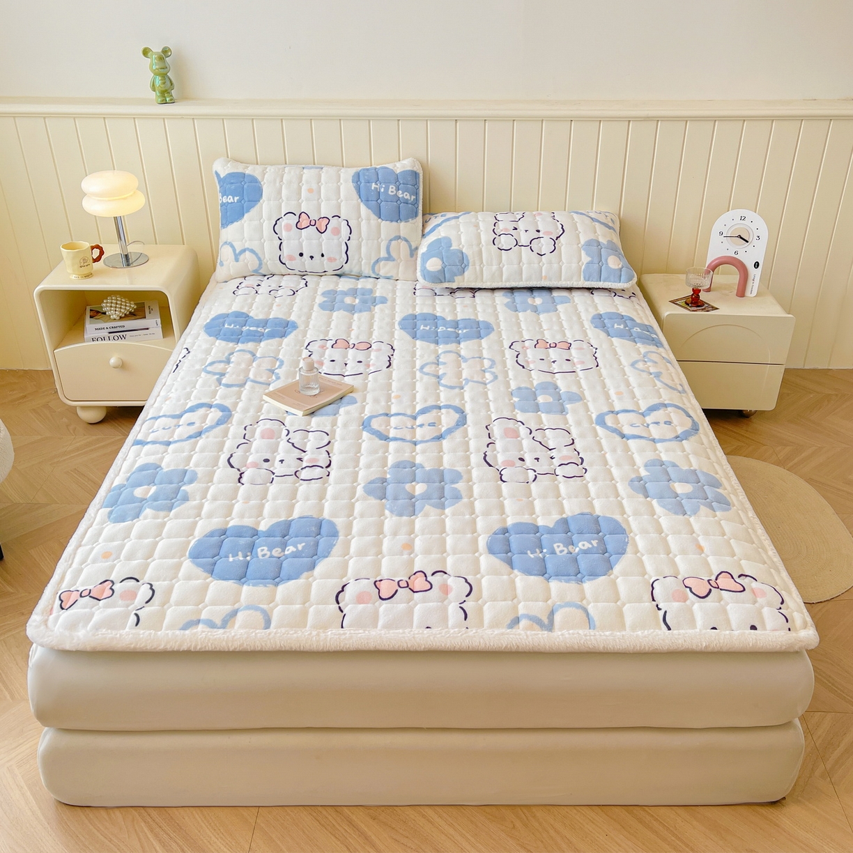 91家纺网 家纺一手货源 找家纺 LIFE.丽芙 2025秋冬新款牛奶绒加厚夹棉床垫床护垫单件印花卡通小清新床褥床垫子三件套 爱心小宠-蓝