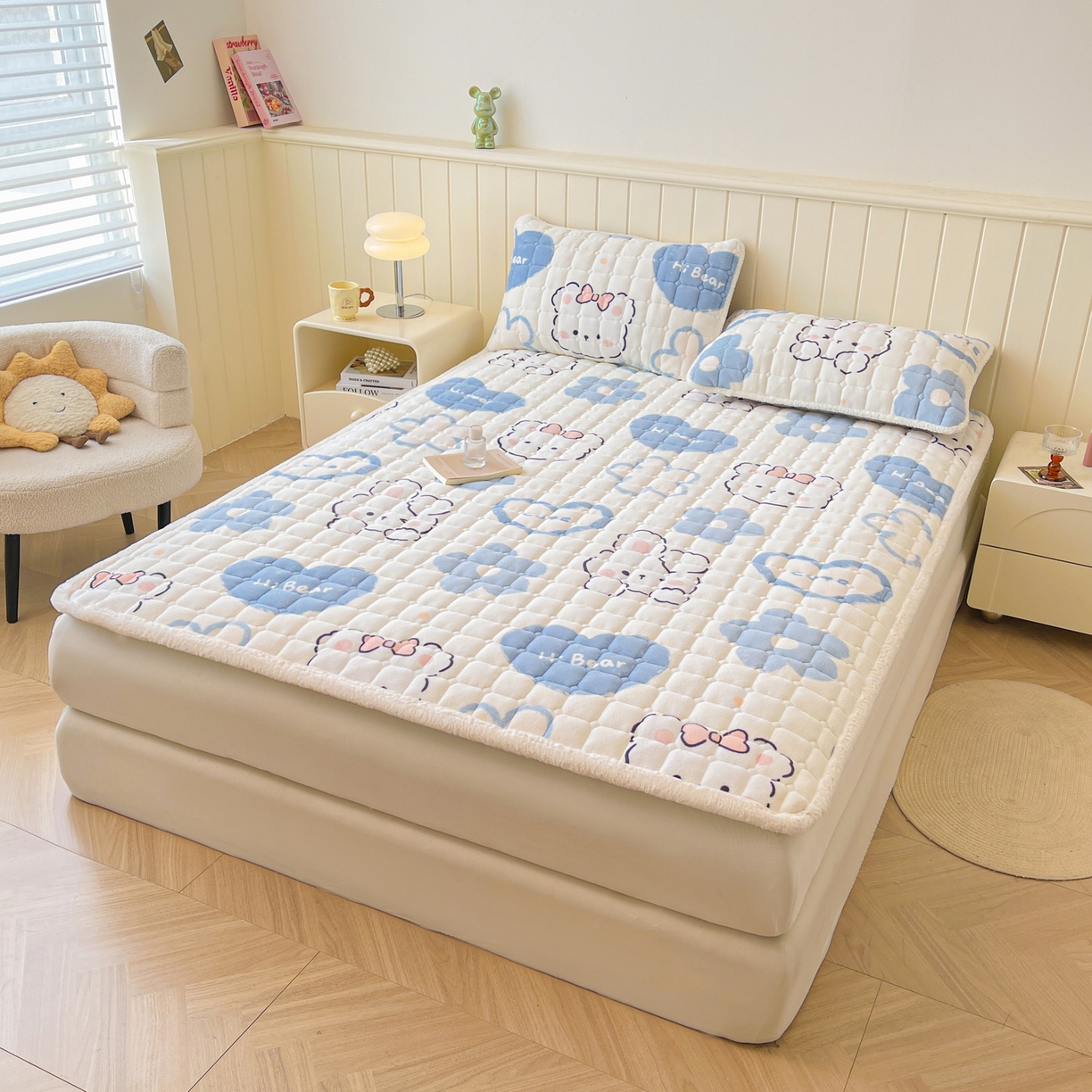 91家纺网 家纺一手货源 找家纺 LIFE.丽芙 2025秋冬新款牛奶绒加厚夹棉床垫床护垫单件印花卡通小清新床褥床垫子三件套 爱心小宠-蓝