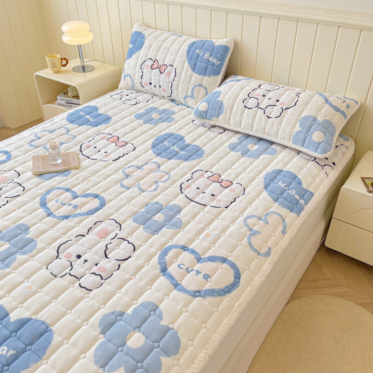 91家纺网 家纺一手货源 找家纺 LIFE.丽芙 2025秋冬新款牛奶绒加厚夹棉床垫床护垫单件印花卡通小清新床褥床垫子三件套 爱心小宠-蓝