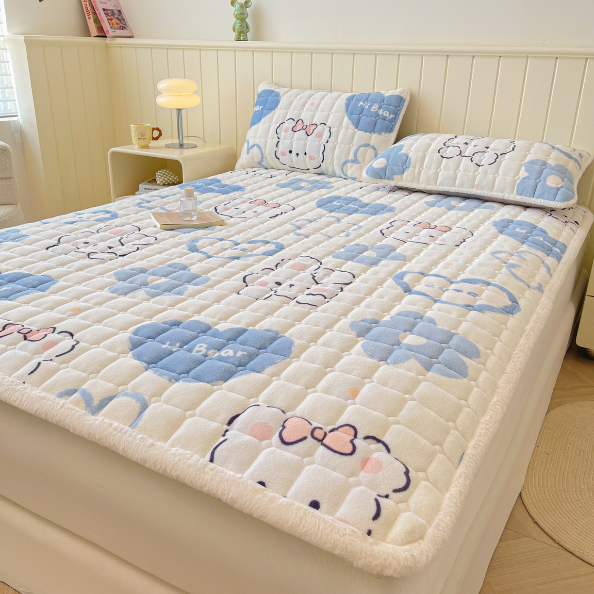 91家纺网 家纺一手货源 找家纺 LIFE.丽芙 2025秋冬新款牛奶绒加厚夹棉床垫床护垫单件印花卡通小清新床褥床垫子三件套 爱心小宠-蓝