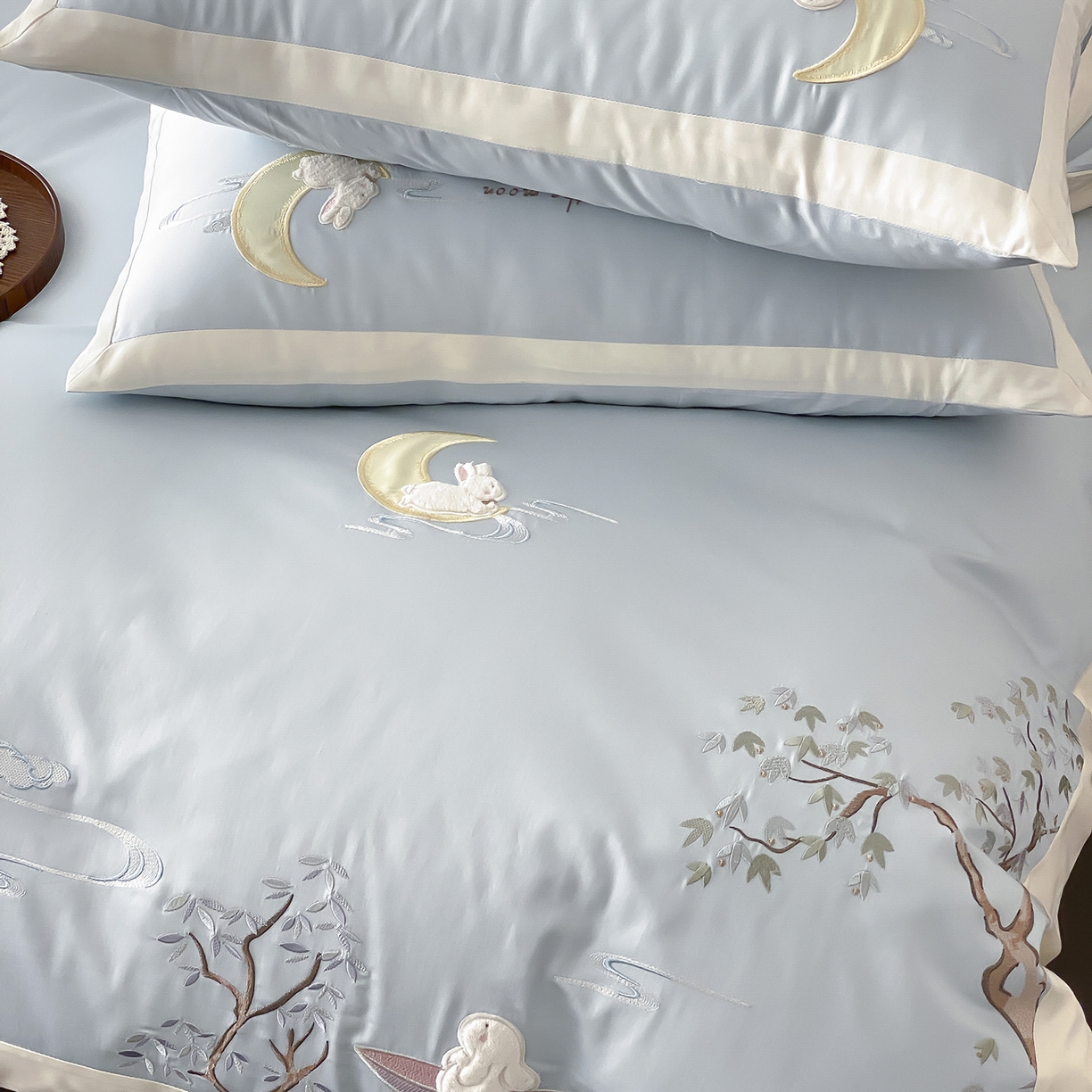 91家纺网 家纺一手货源 找家纺 MIU缪家居 2025新款100支全棉亲肤四件套-喜乐兔 喜乐兔-蓝