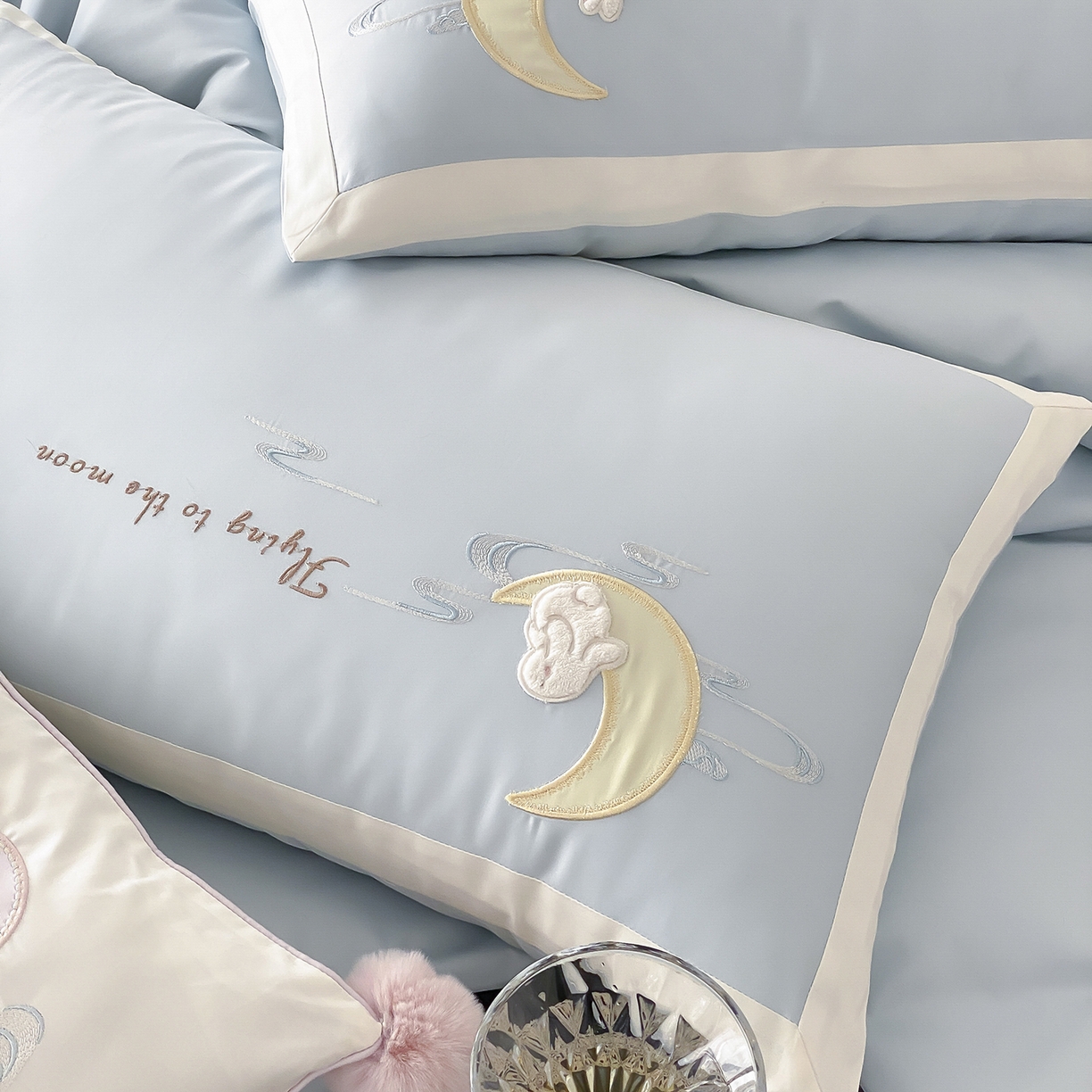 91家纺网 家纺一手货源 找家纺 MIU缪家居 2025新款100支全棉亲肤四件套-喜乐兔 喜乐兔-蓝