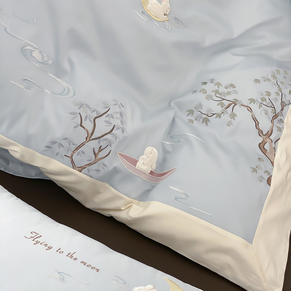 91家纺网 家纺一手货源 找家纺 MIU缪家居 2025新款100支全棉亲肤四件套-喜乐兔 喜乐兔-蓝