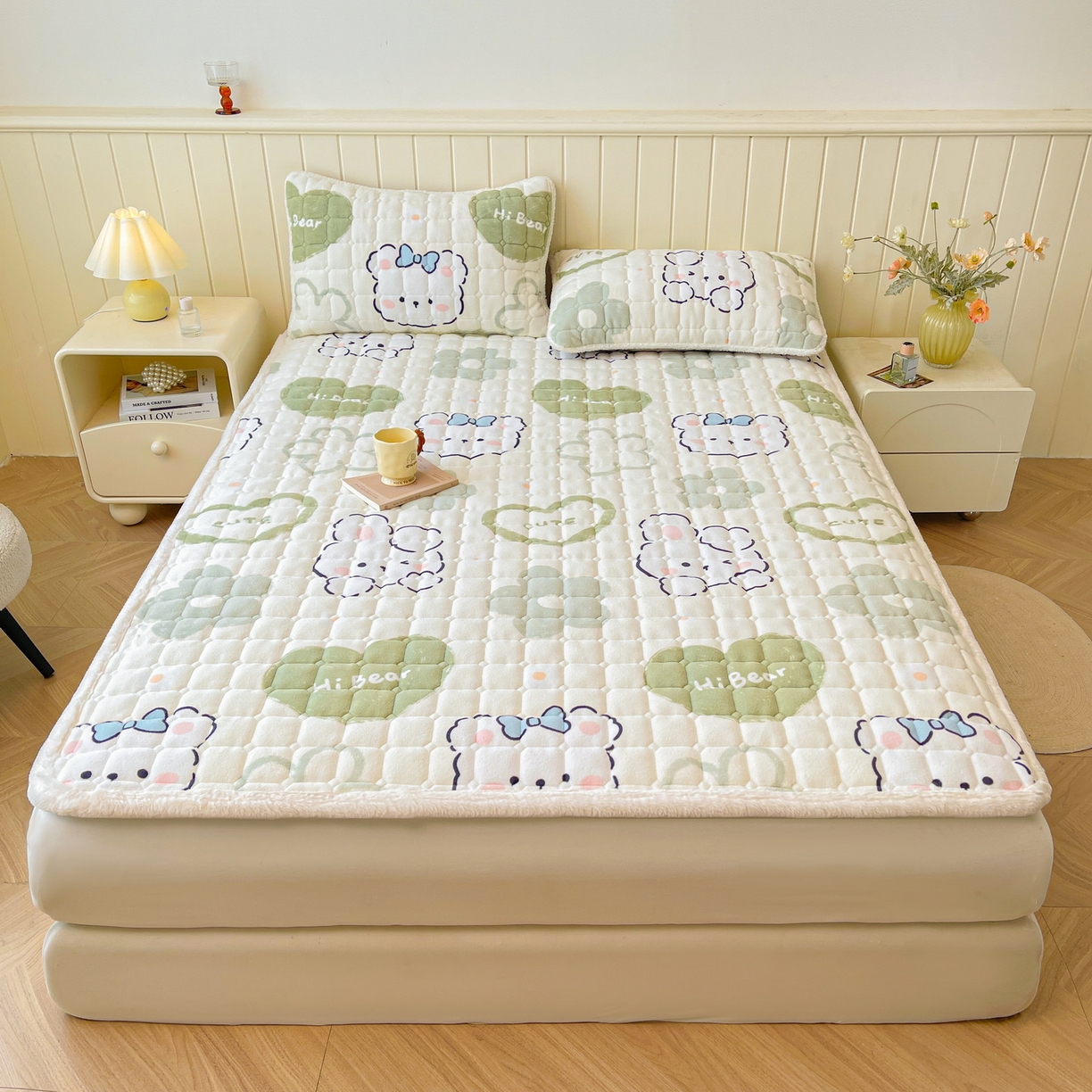 91家纺网 家纺一手货源 找家纺 LIFE.丽芙 2025秋冬新款牛奶绒加厚夹棉床垫床护垫单件印花卡通小清新床褥床垫子三件套 爱心小宠-绿
