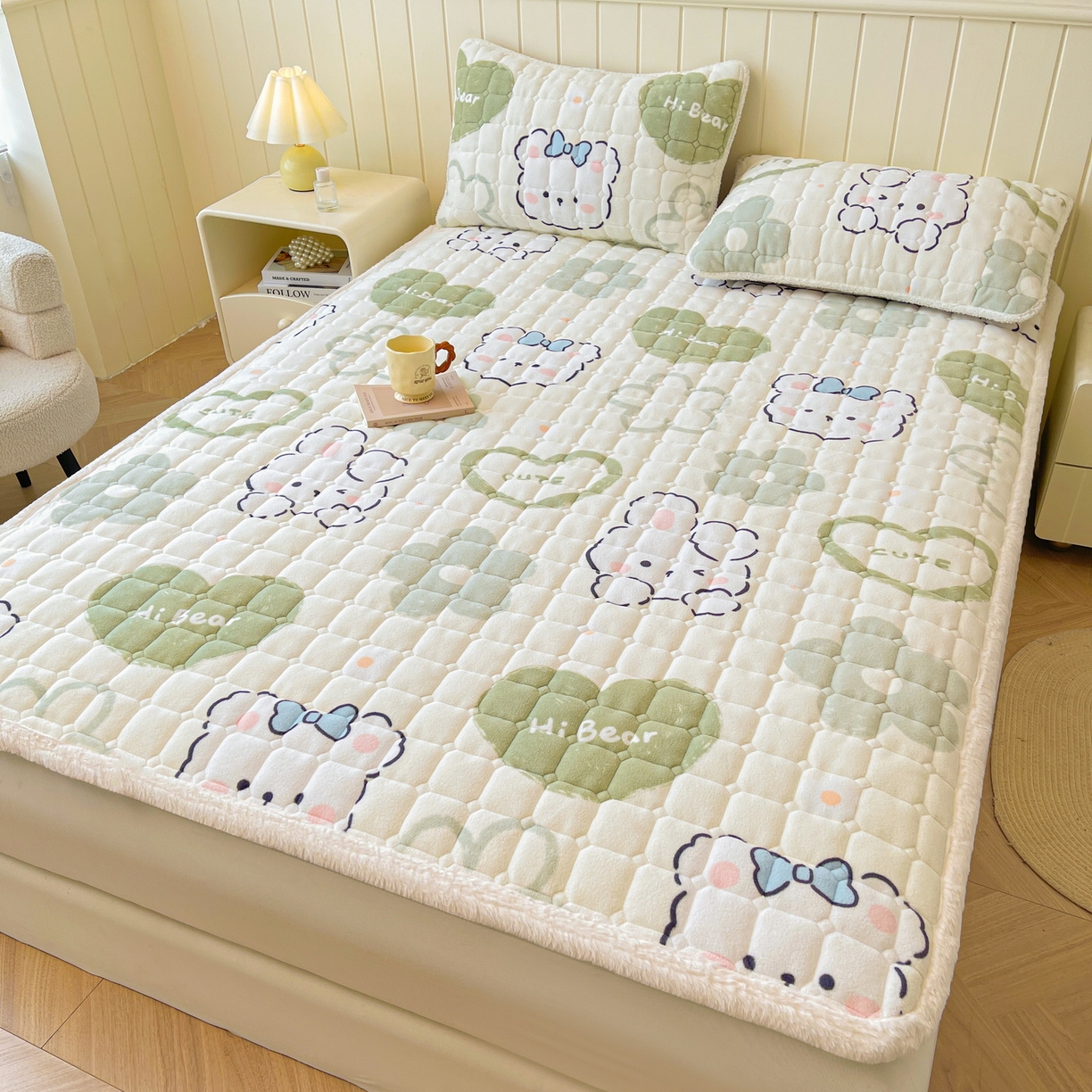 91家纺网 家纺一手货源 找家纺 LIFE.丽芙 2025秋冬新款牛奶绒加厚夹棉床垫床护垫单件印花卡通小清新床褥床垫子三件套 爱心小宠-绿