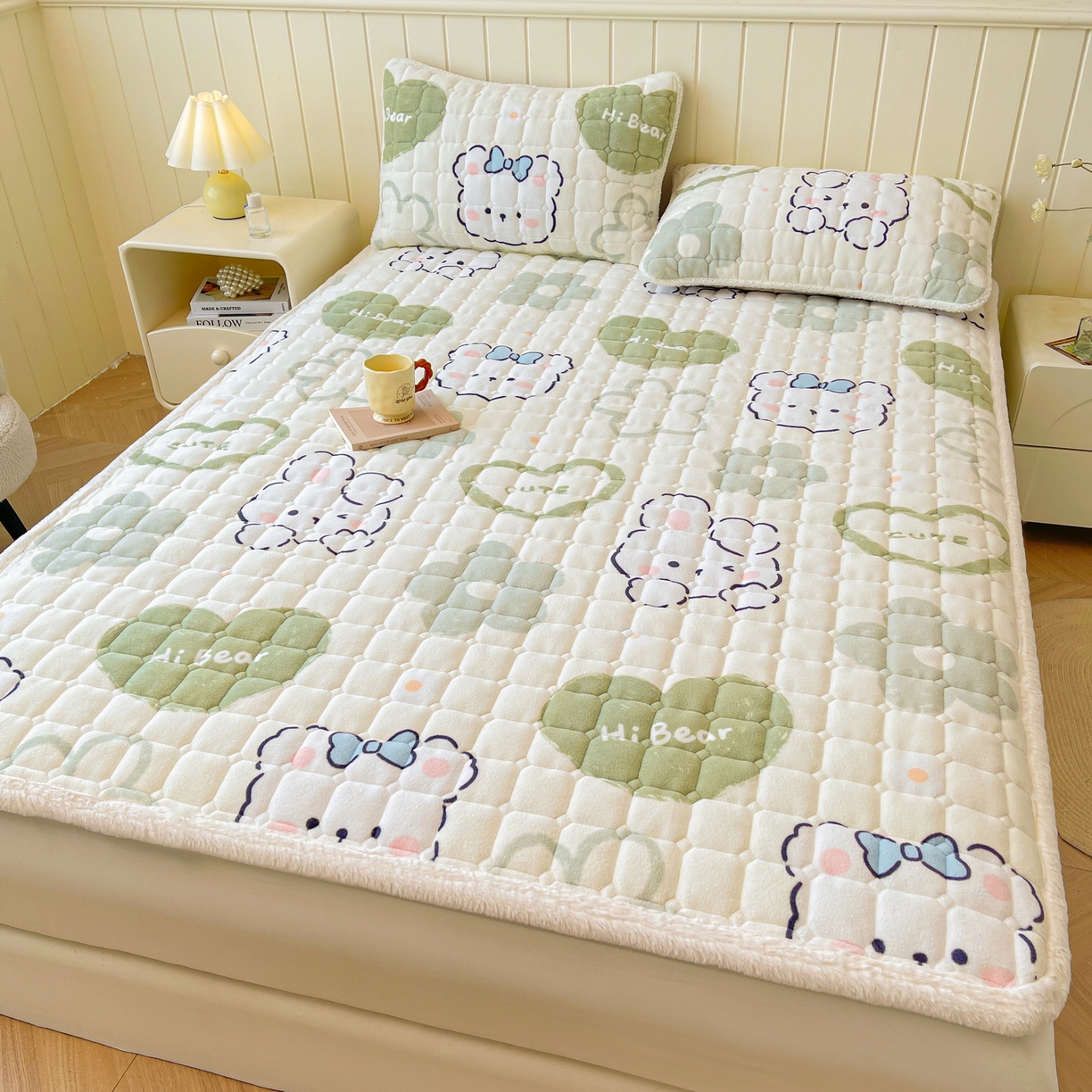 91家纺网 家纺一手货源 找家纺 LIFE.丽芙 2025秋冬新款牛奶绒加厚夹棉床垫床护垫单件印花卡通小清新床褥床垫子三件套 爱心小宠-绿