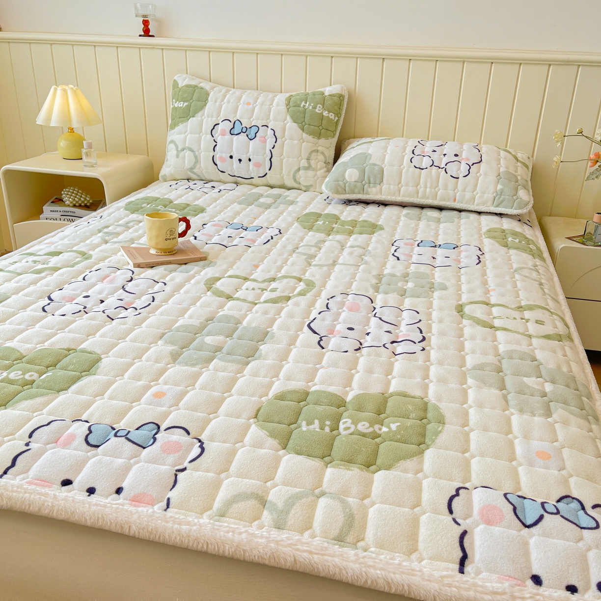 91家纺网 家纺一手货源 找家纺 LIFE.丽芙 2025秋冬新款牛奶绒加厚夹棉床垫床护垫单件印花卡通小清新床褥床垫子三件套 爱心小宠-绿