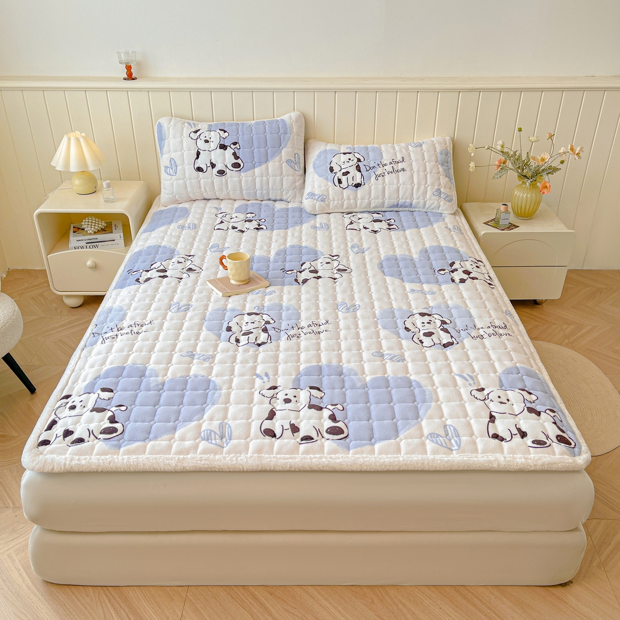 91家纺网 家纺一手货源 找家纺 LIFE.丽芙 2025秋冬新款牛奶绒加厚夹棉床垫床护垫单件印花卡通小清新床褥床垫子三件套 幸运狗