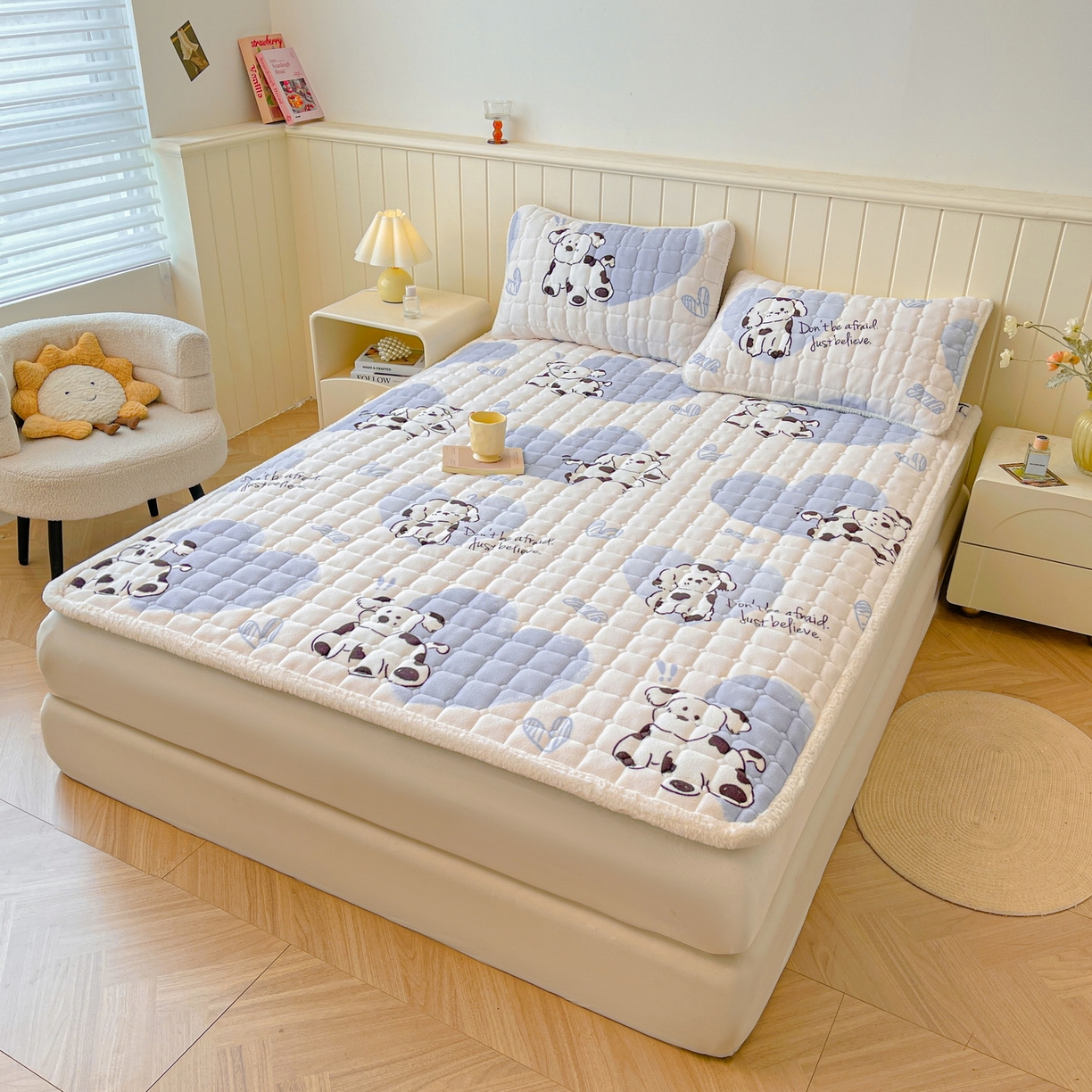 91家纺网 家纺一手货源 找家纺 LIFE.丽芙 2025秋冬新款牛奶绒加厚夹棉床垫床护垫单件印花卡通小清新床褥床垫子三件套 幸运狗