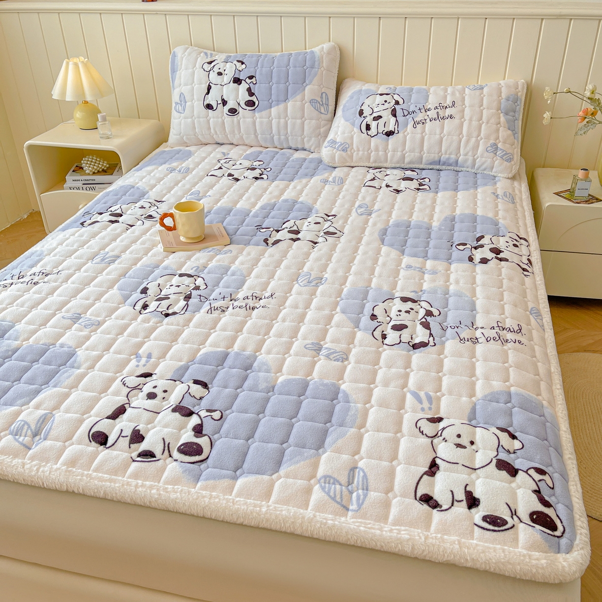 91家纺网 家纺一手货源 找家纺 LIFE.丽芙 2025秋冬新款牛奶绒加厚夹棉床垫床护垫单件印花卡通小清新床褥床垫子三件套 幸运狗