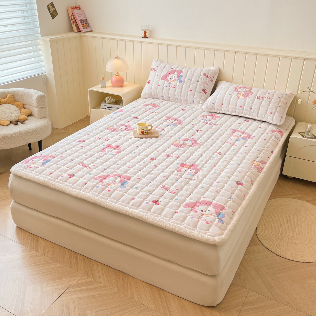 91家纺网 家纺一手货源 找家纺 LIFE.丽芙 2025秋冬新款牛奶绒加厚夹棉床垫床护垫单件印花卡通小清新床褥床垫子三件套 乖乖喵