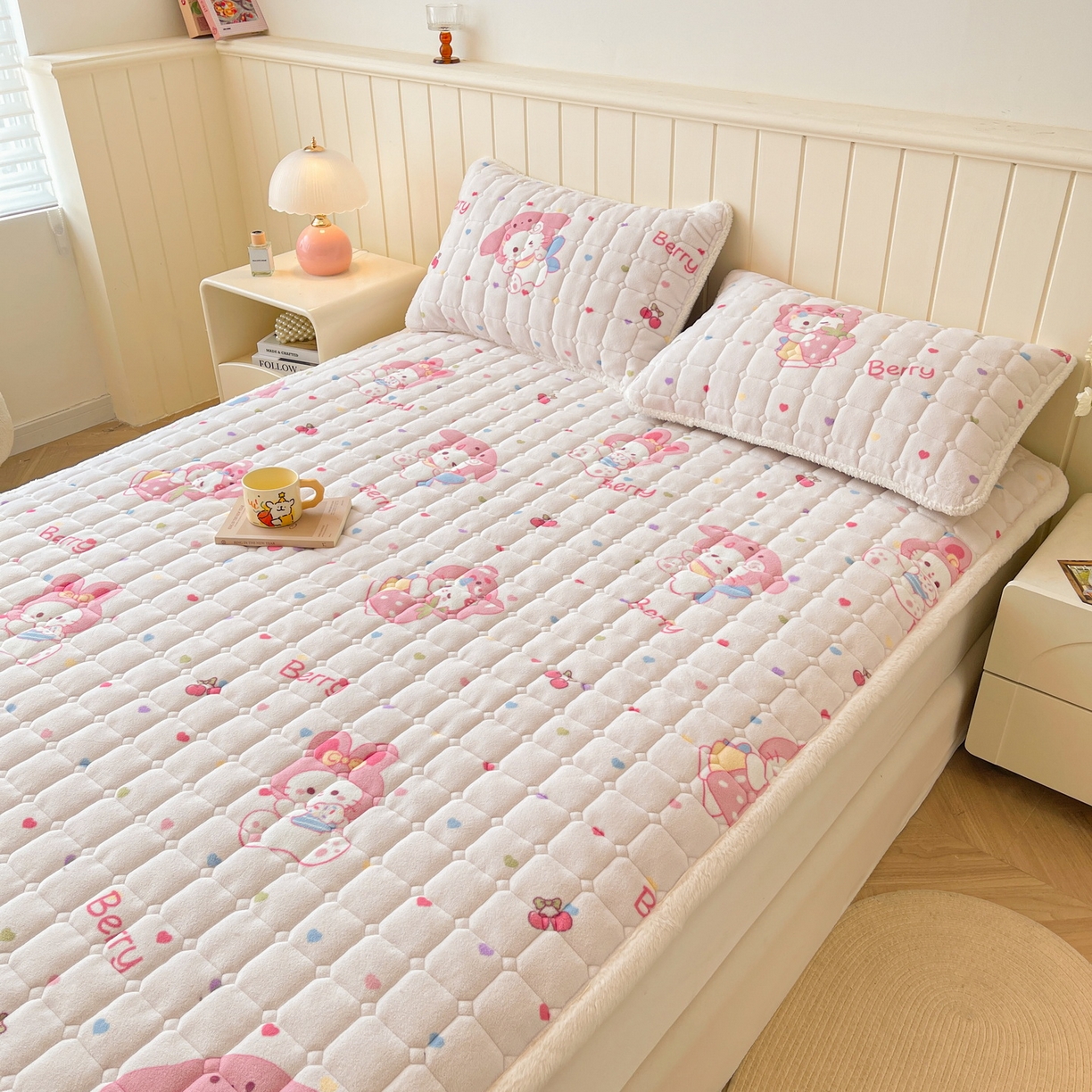 91家纺网 家纺一手货源 找家纺 LIFE.丽芙 2025秋冬新款牛奶绒加厚夹棉床垫床护垫单件印花卡通小清新床褥床垫子三件套 乖乖喵