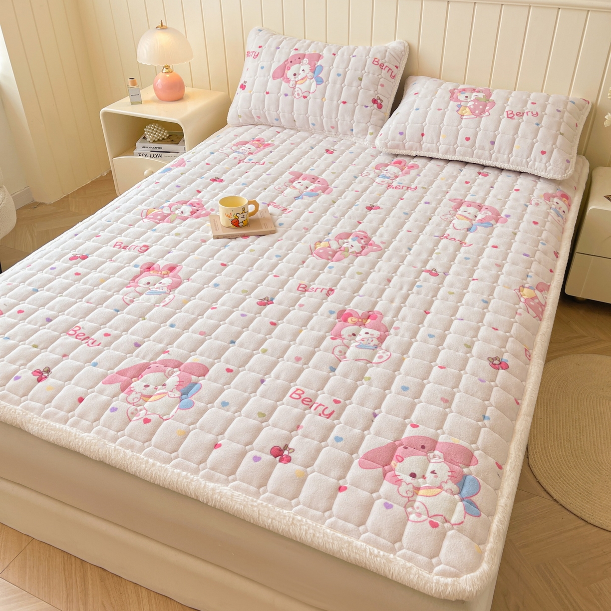 91家纺网 家纺一手货源 找家纺 LIFE.丽芙 2025秋冬新款牛奶绒加厚夹棉床垫床护垫单件印花卡通小清新床褥床垫子三件套 乖乖喵