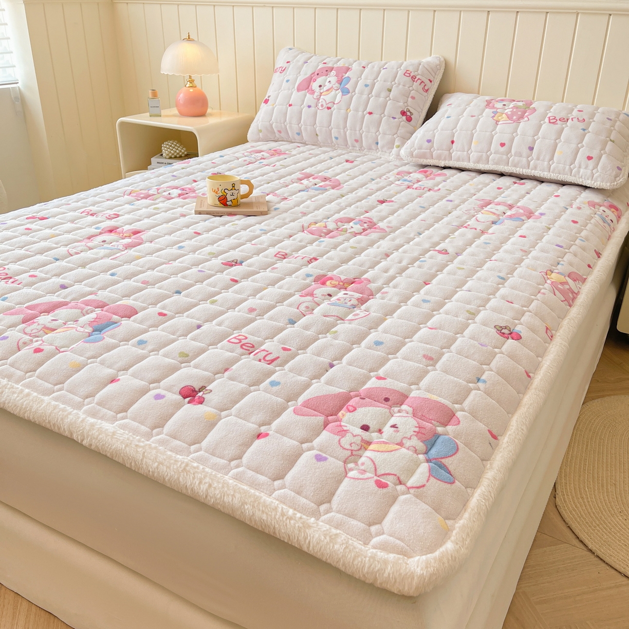 91家纺网 家纺一手货源 找家纺 LIFE.丽芙 2025秋冬新款牛奶绒加厚夹棉床垫床护垫单件印花卡通小清新床褥床垫子三件套 乖乖喵