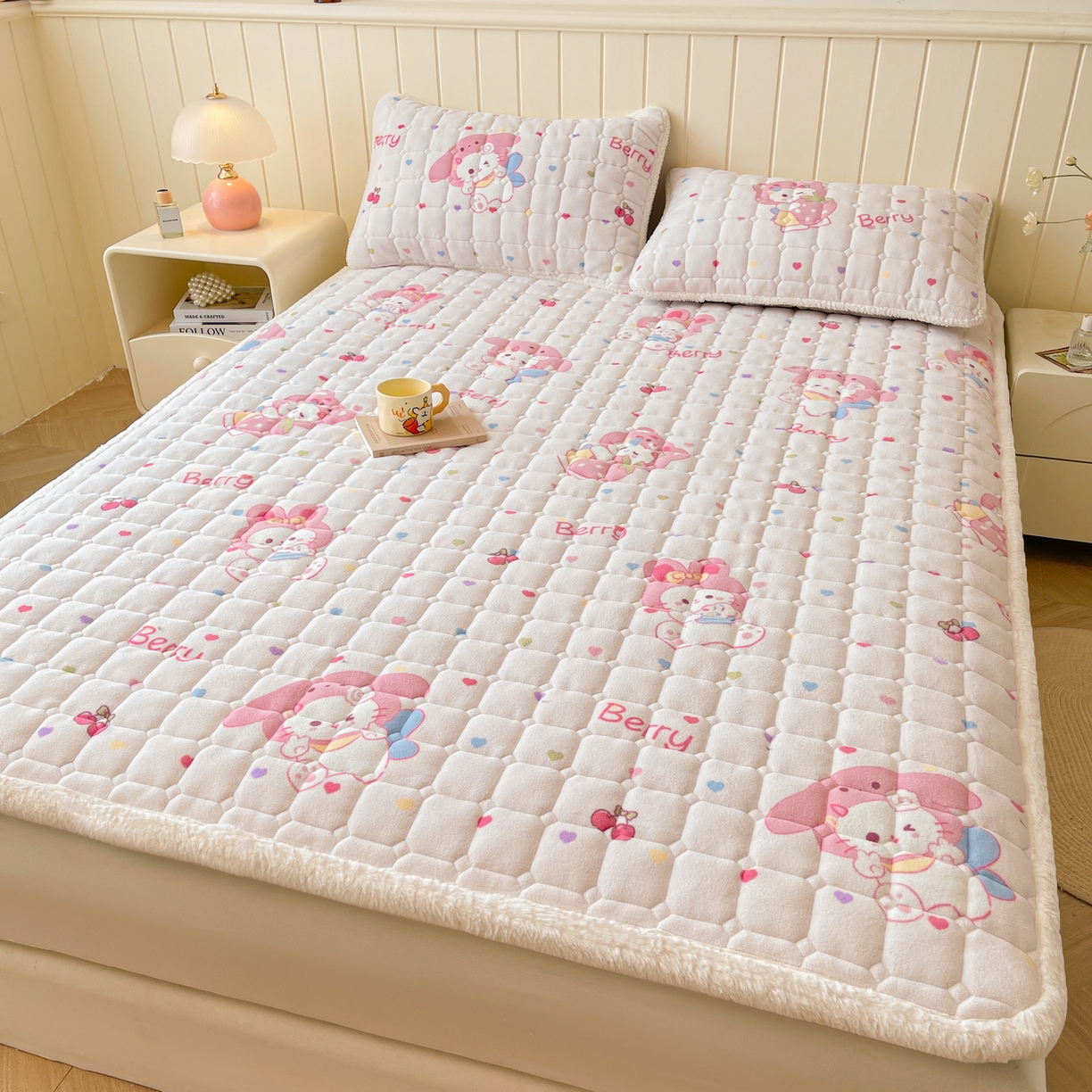 91家纺网 家纺一手货源 找家纺 LIFE.丽芙 2025秋冬新款牛奶绒加厚夹棉床垫床护垫单件印花卡通小清新床褥床垫子三件套 乖乖喵