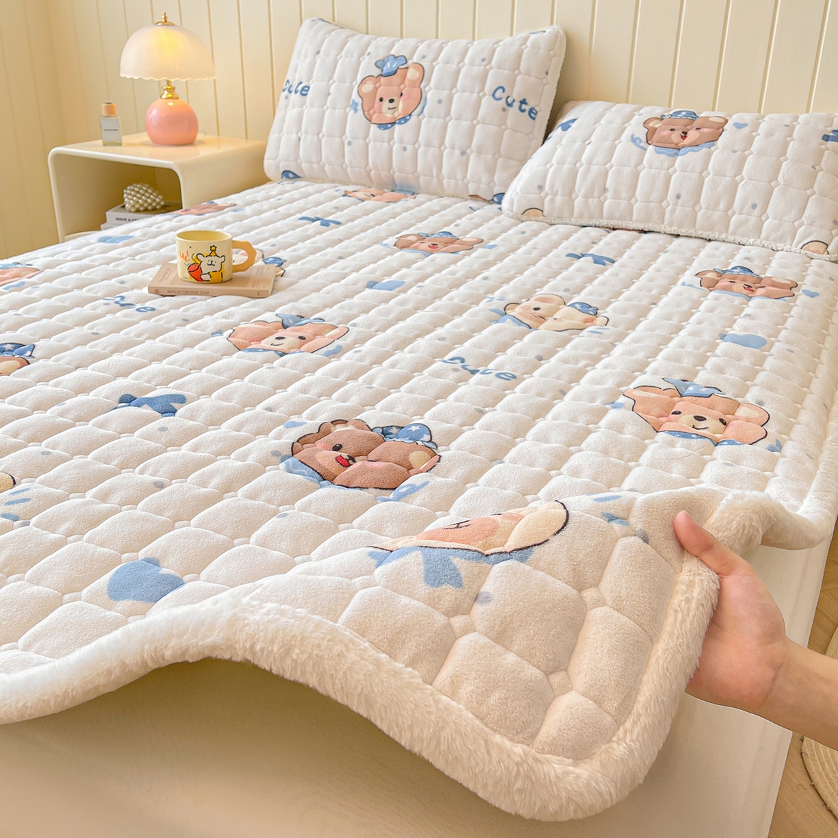 LIFE.丽芙 2025秋冬新款牛奶绒加厚夹棉床垫床护垫单件印花卡通小清新床褥床垫子三件套 动感小熊