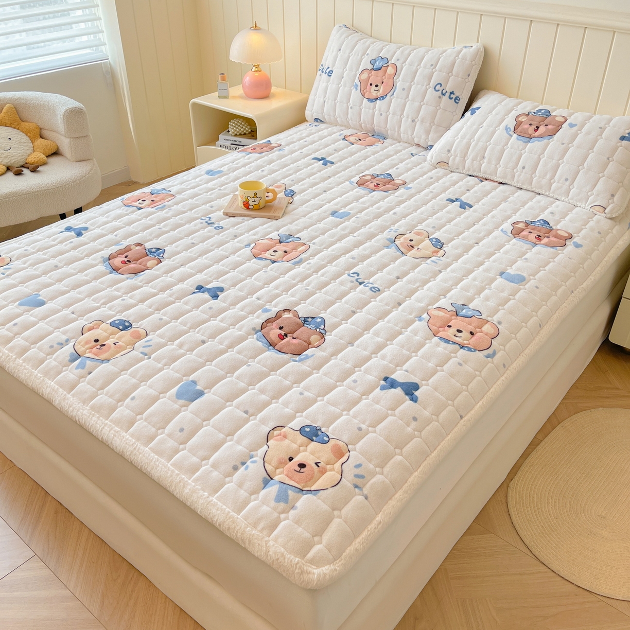 91家纺网 家纺一手货源 找家纺 LIFE.丽芙 2025秋冬新款牛奶绒加厚夹棉床垫床护垫单件印花卡通小清新床褥床垫子三件套 动感小熊