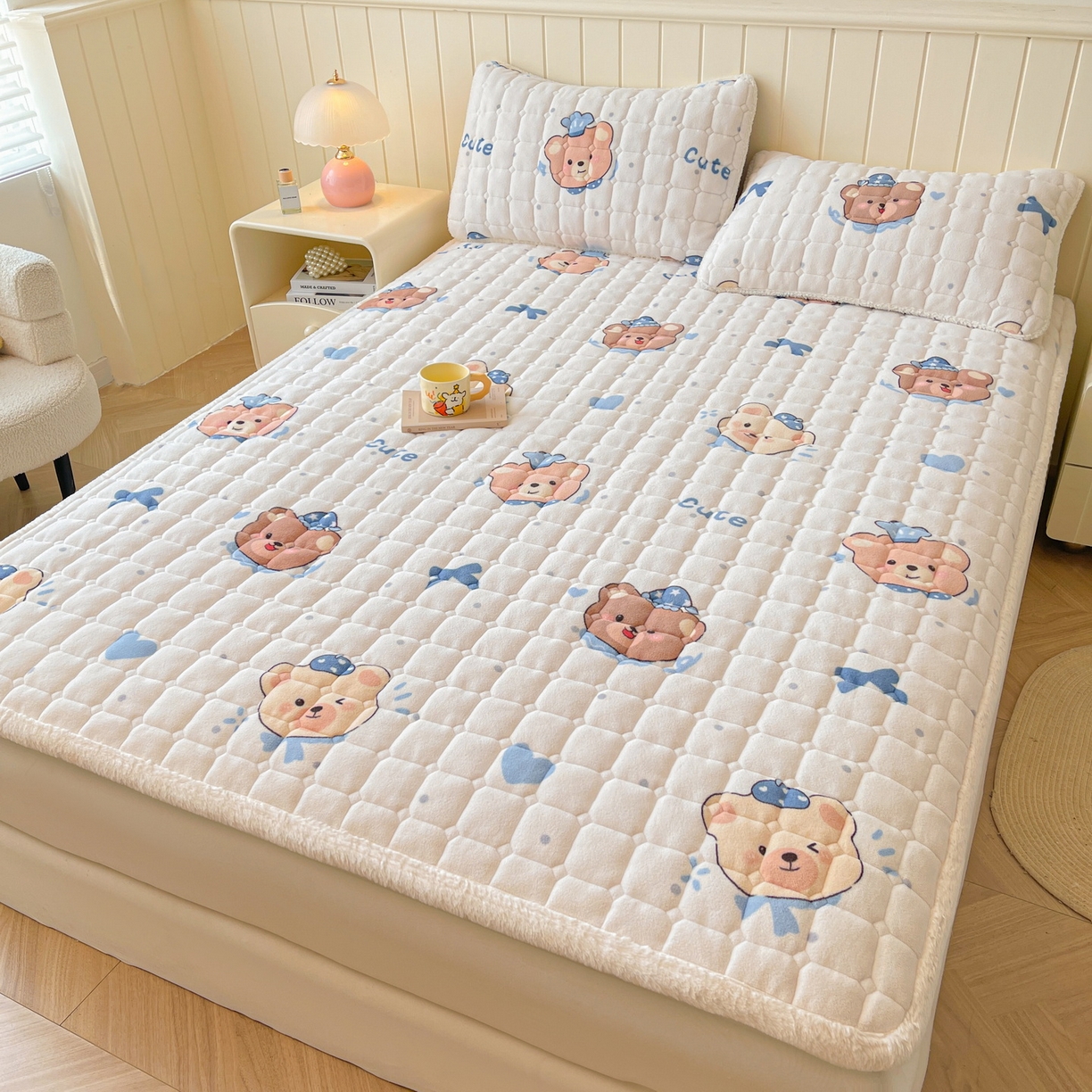 91家纺网 家纺一手货源 找家纺 LIFE.丽芙 2025秋冬新款牛奶绒加厚夹棉床垫床护垫单件印花卡通小清新床褥床垫子三件套 动感小熊