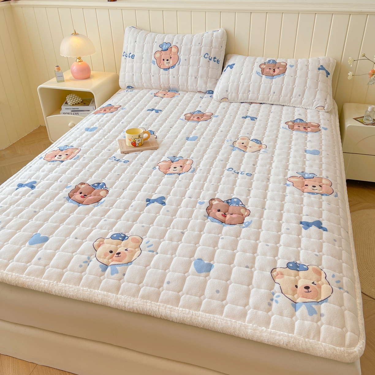 91家纺网 家纺一手货源 找家纺 LIFE.丽芙 2025秋冬新款牛奶绒加厚夹棉床垫床护垫单件印花卡通小清新床褥床垫子三件套 动感小熊