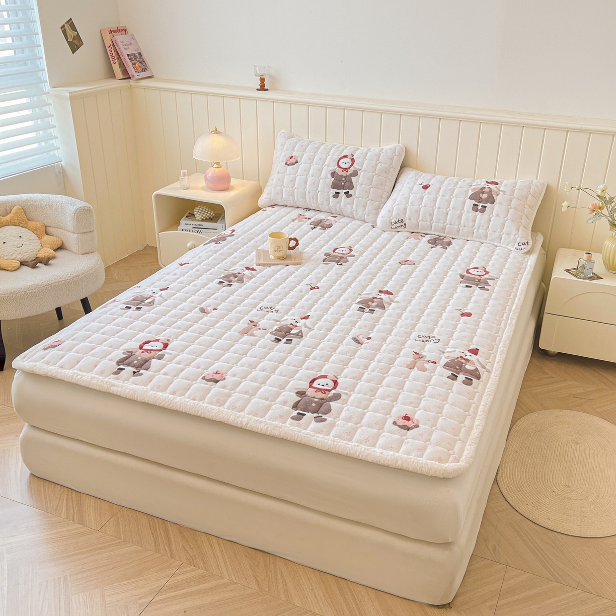 91家纺网 家纺一手货源 找家纺 LIFE.丽芙 2025秋冬新款牛奶绒加厚夹棉床垫床护垫单件印花卡通小清新床褥床垫子三件套 小伙伴