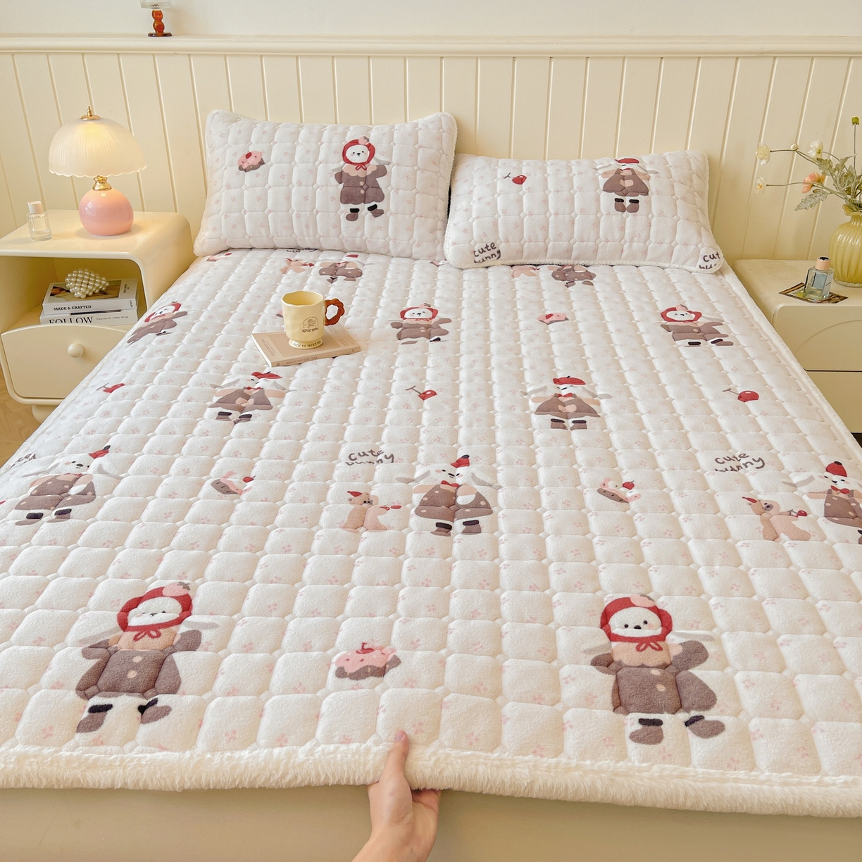 91家纺网 家纺一手货源 找家纺 LIFE.丽芙 2025秋冬新款牛奶绒加厚夹棉床垫床护垫单件印花卡通小清新床褥床垫子三件套 小伙伴